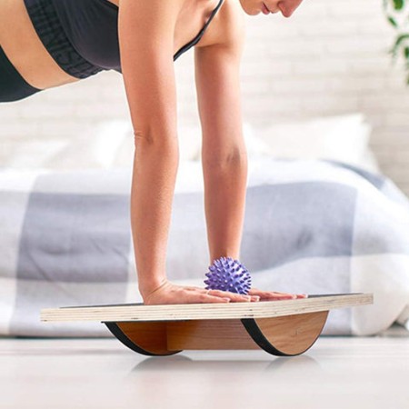 Professional-grade pine balance training board
